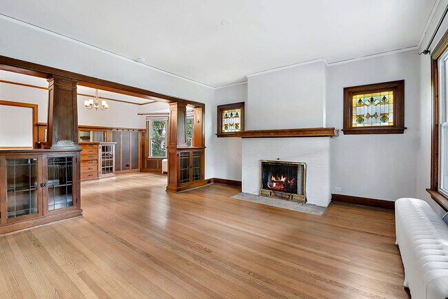 Building Photo - 321 Temple Ave