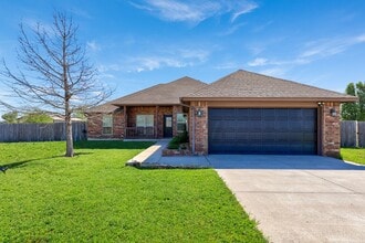 Building Photo - 2816 Coventry Manor Dr