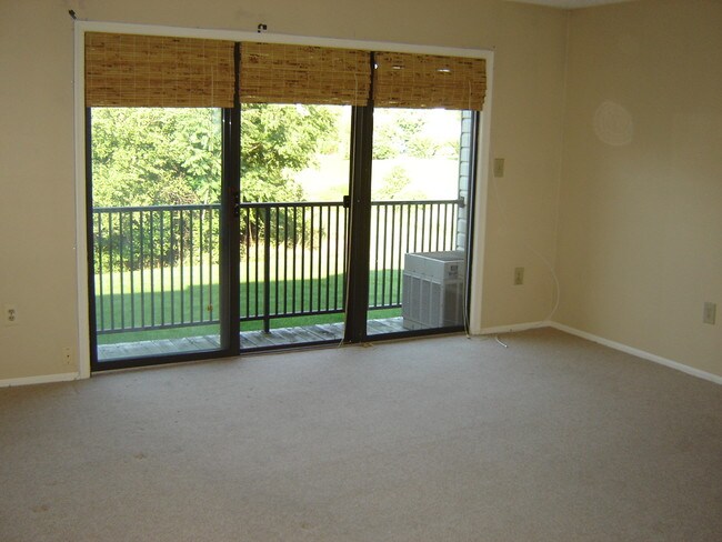 Foto del edificio - 98 Canterbury Ct