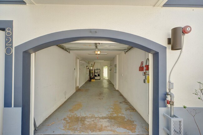 Foto del edificio - 820 NE 7th St