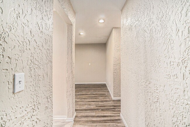 Foto del edificio - Newly remodeled 1 bedroom 1 bathroom - Ask about our Security Deposit Alternative!