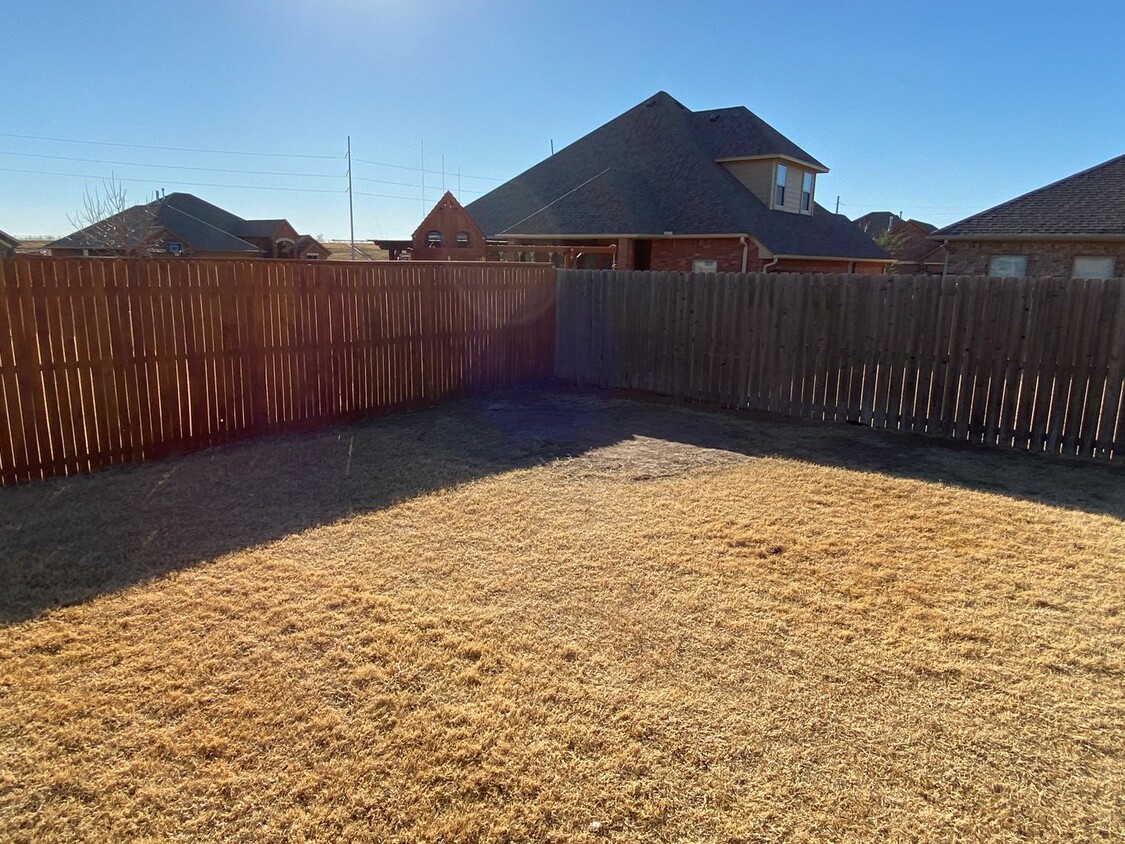 Primary Photo - Welcome to this charming 3 bed 2 bath home...