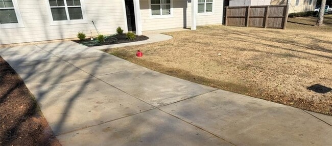 Building Photo - 1151 Pontiac Cir