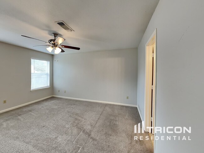 Building Photo - 215 Moss Hill Dr