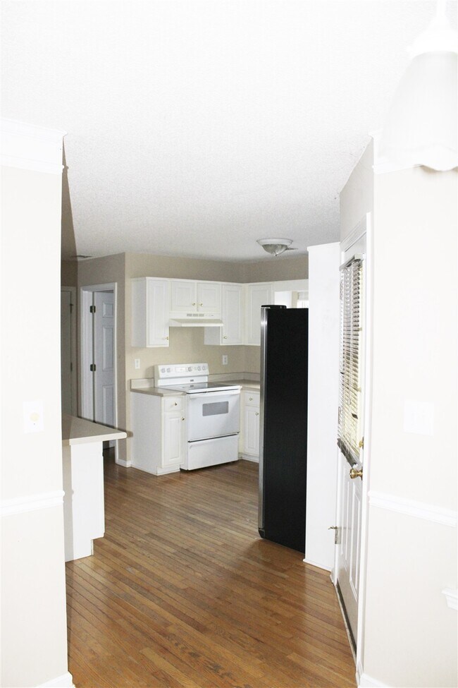 Building Photo - 75 Bretts Bend