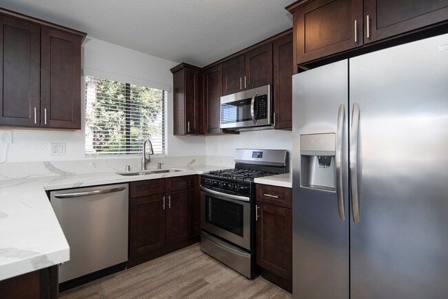 Building Photo - Beautiful Bird Rock 1 Bedroom with Washer/...