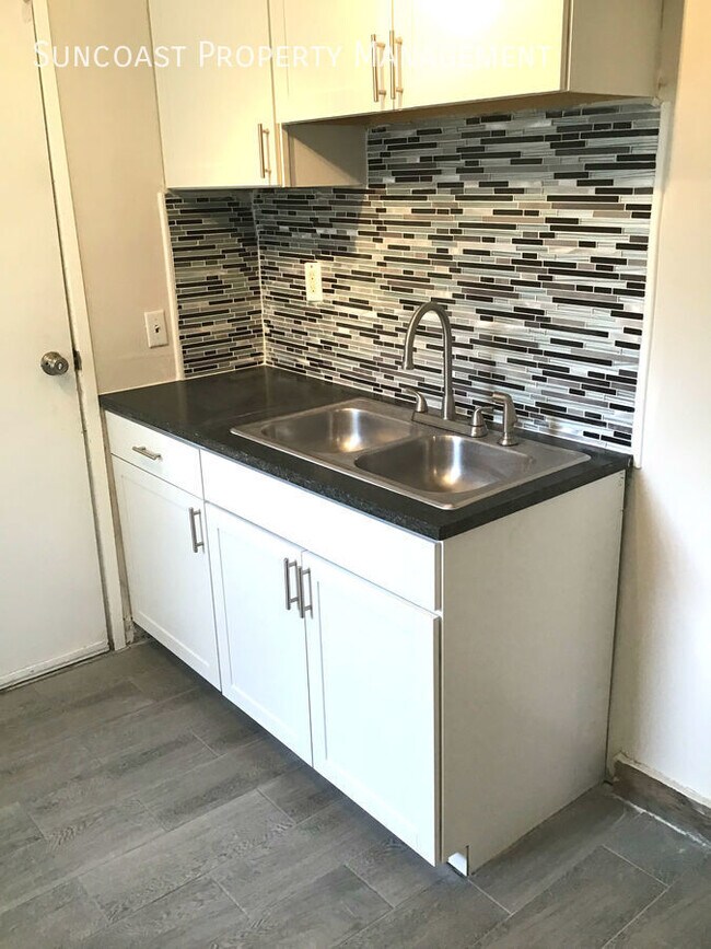 Foto del edificio - Freshly Updated 2BR/1BA Home In Jacksonvil...
