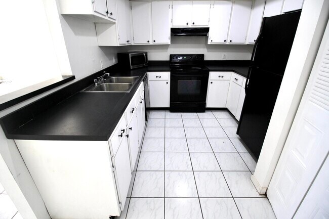 Building Photo - 6287 Scotch Pine Ln