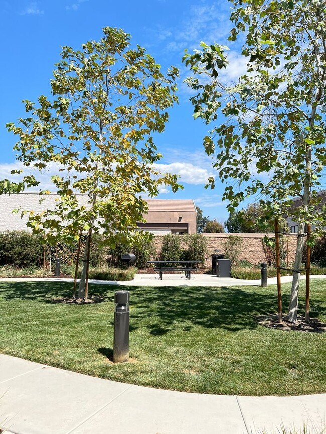 Foto del edificio - *DEPOSIT MOVE IN* Beautiful 2 Bedroom 2 Ba...