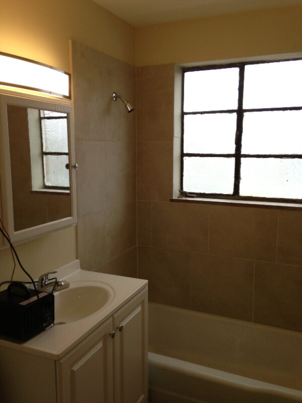 Foto del edificio - 4233 Ridge Rd