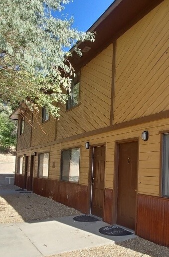 Building Photo - 824 Vine Ave