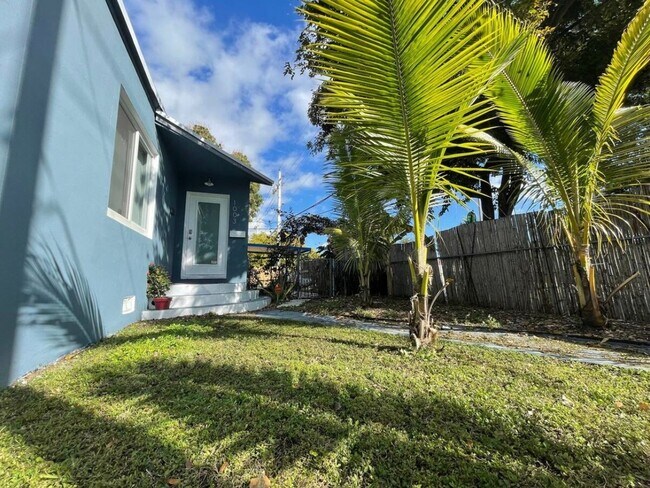 Building Photo - Centrally Located 3/2 Available Soon