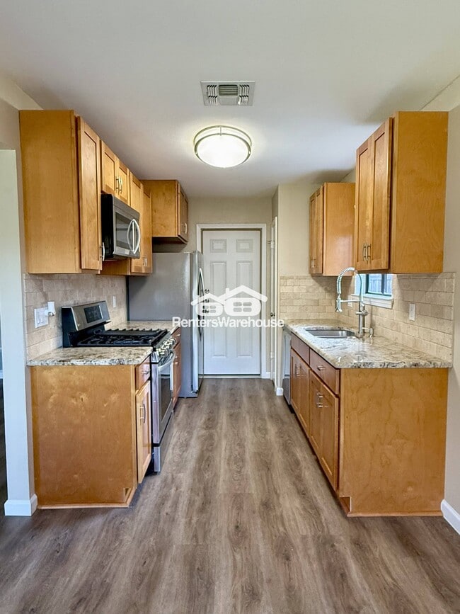 Foto del edificio - 3814 Stonecroft Dr