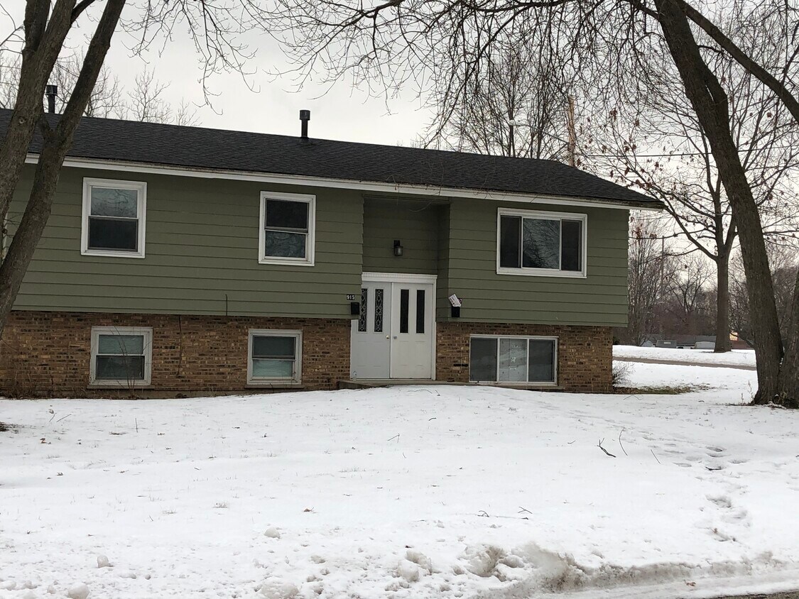 917 Park St Unit 917, Batavia, IL 60510 Room for Rent in Batavia, IL