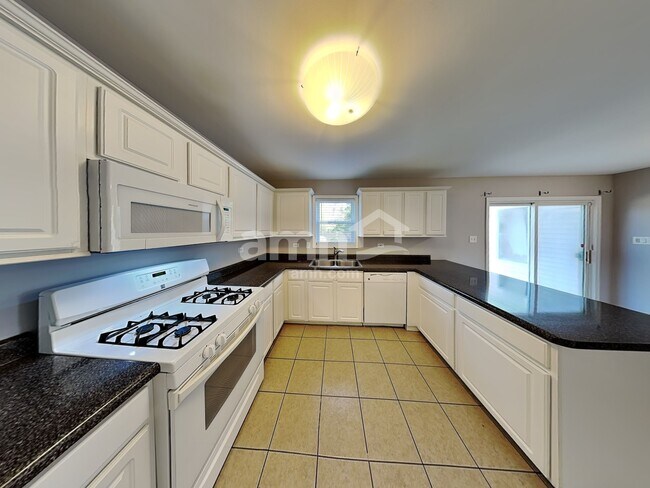 Building Photo - 5301 Meadowbrook St