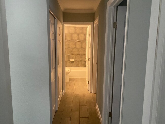 Foto del edificio - 4334 Hickory Hill Dr