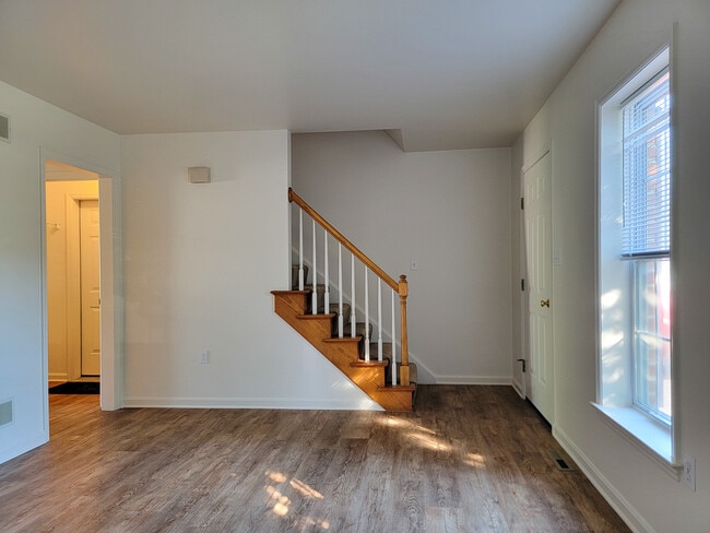 Building Photo - 10 S Whisper Ln