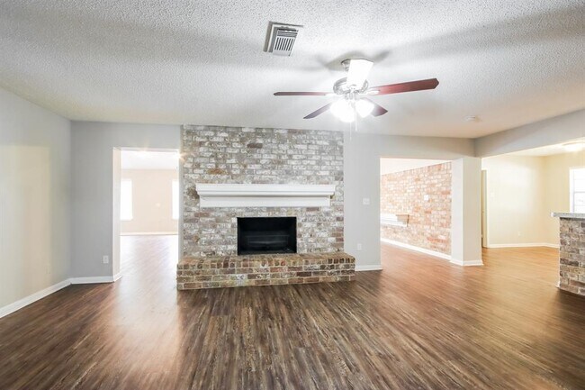 Foto del edificio - 1027 Baltic Ln