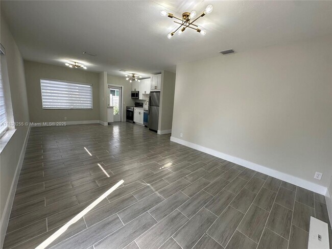 Foto del edificio - 1300 NW 7th Terrace