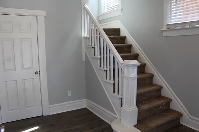 Building Photo - 932 Linwood Ave