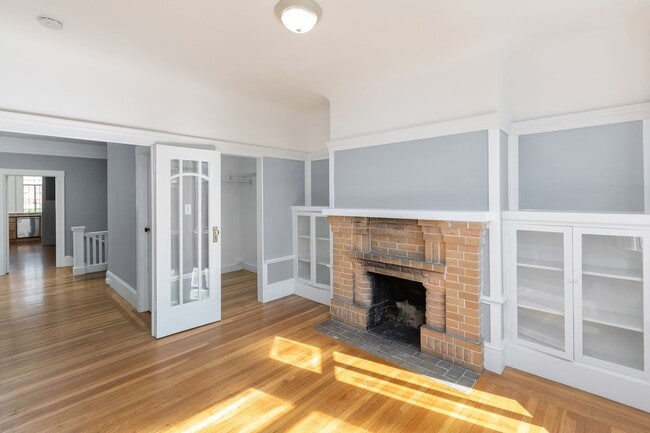 Building Photo - 2272-74 Greenwich Street/275 Moulton Stree...
