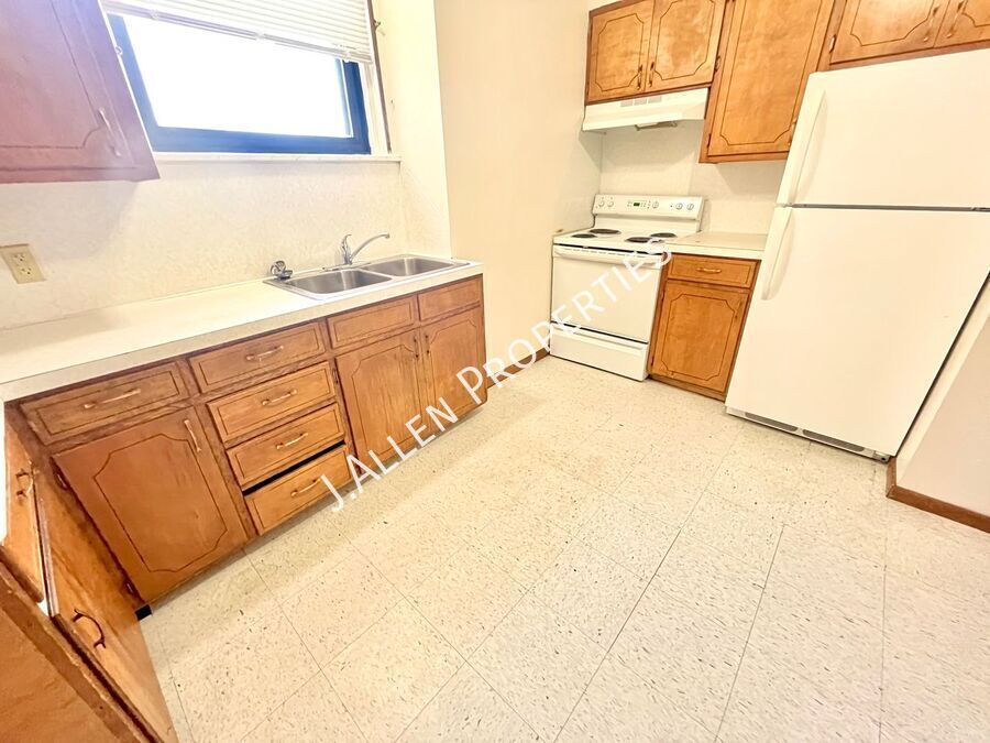 Primary Photo - Spacious 2 bed in Charming Building