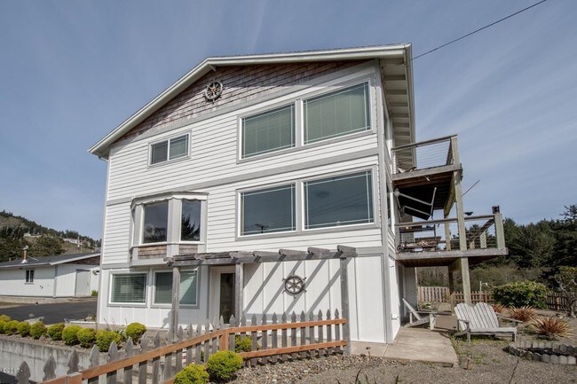 Exterior - 125 SE Bay St