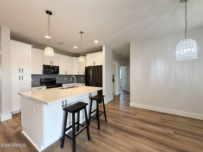 Building Photo - 5145 E Hash Knife Draw Rd