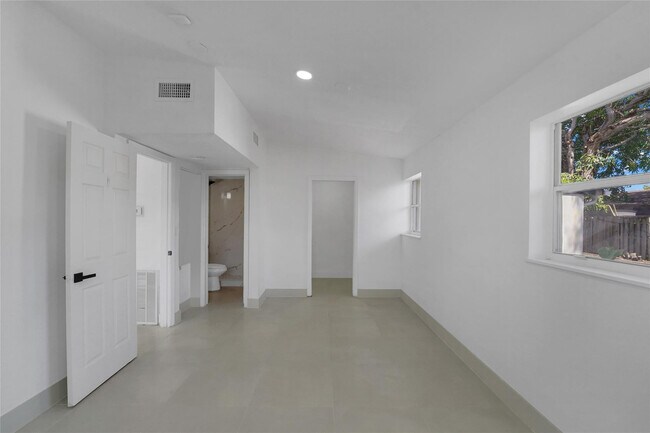 Foto del edificio - 812 NE 4th Ave
