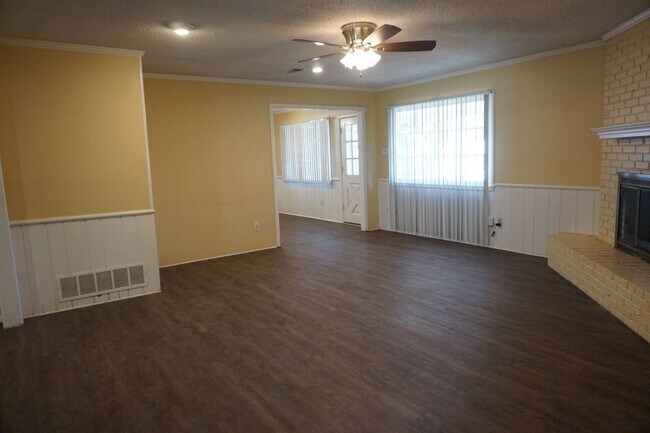 Building Photo - 3410 58th Move In 07/11
