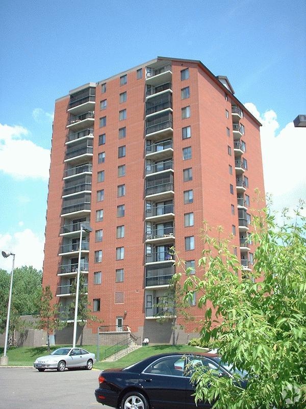 Woodlake Point Condominiums Apartments in Richfield, MN