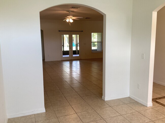 Foto del edificio - 1424 Mistflower Ln