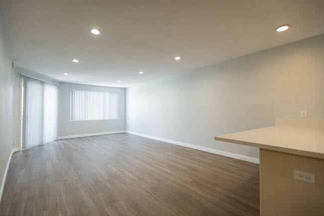 Interior Photo - 1865 North Fuller Ave