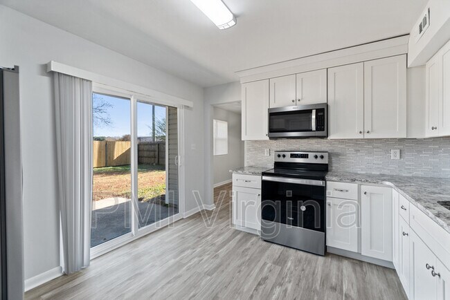 Building Photo - 5081 Holly Farms Dr