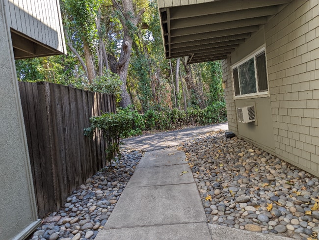 Building Photo - 1044 Rivara Rd