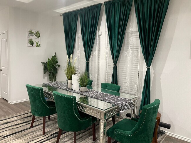 Foto del edificio - 24443 Springfield Valley Dr