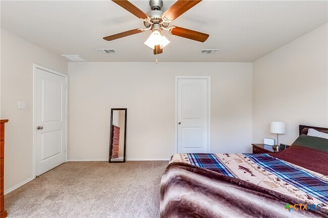 Foto del edificio - 5102 Screaming Eagle Cir