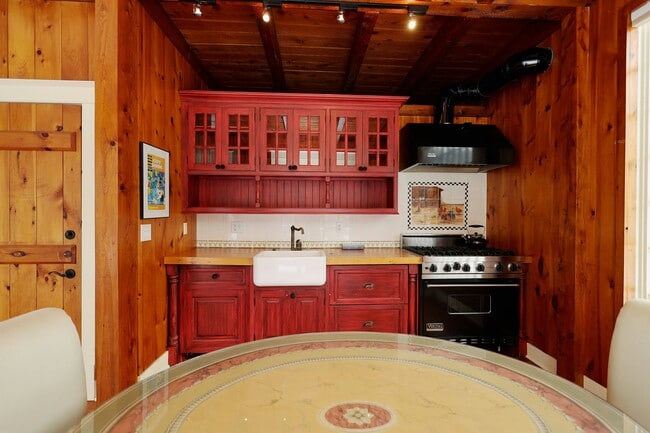 Building Photo - 369 Ethan Allen Hwy