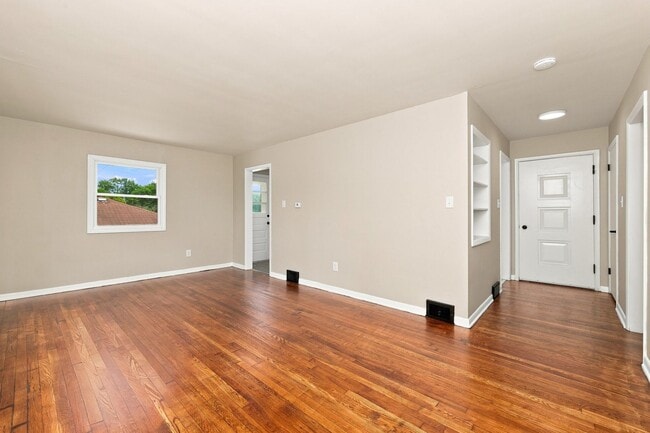 Building Photo - 248 Canterbury Dr