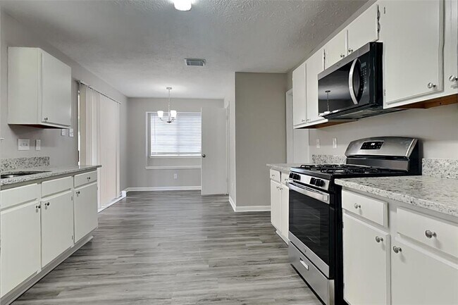 Building Photo - 8303 Holmwood Dr