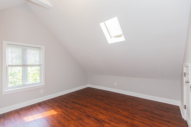 Interior Photo - 2245 W Shakespeare Ave