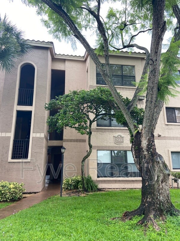 Building Photo - 2906 S University Dr