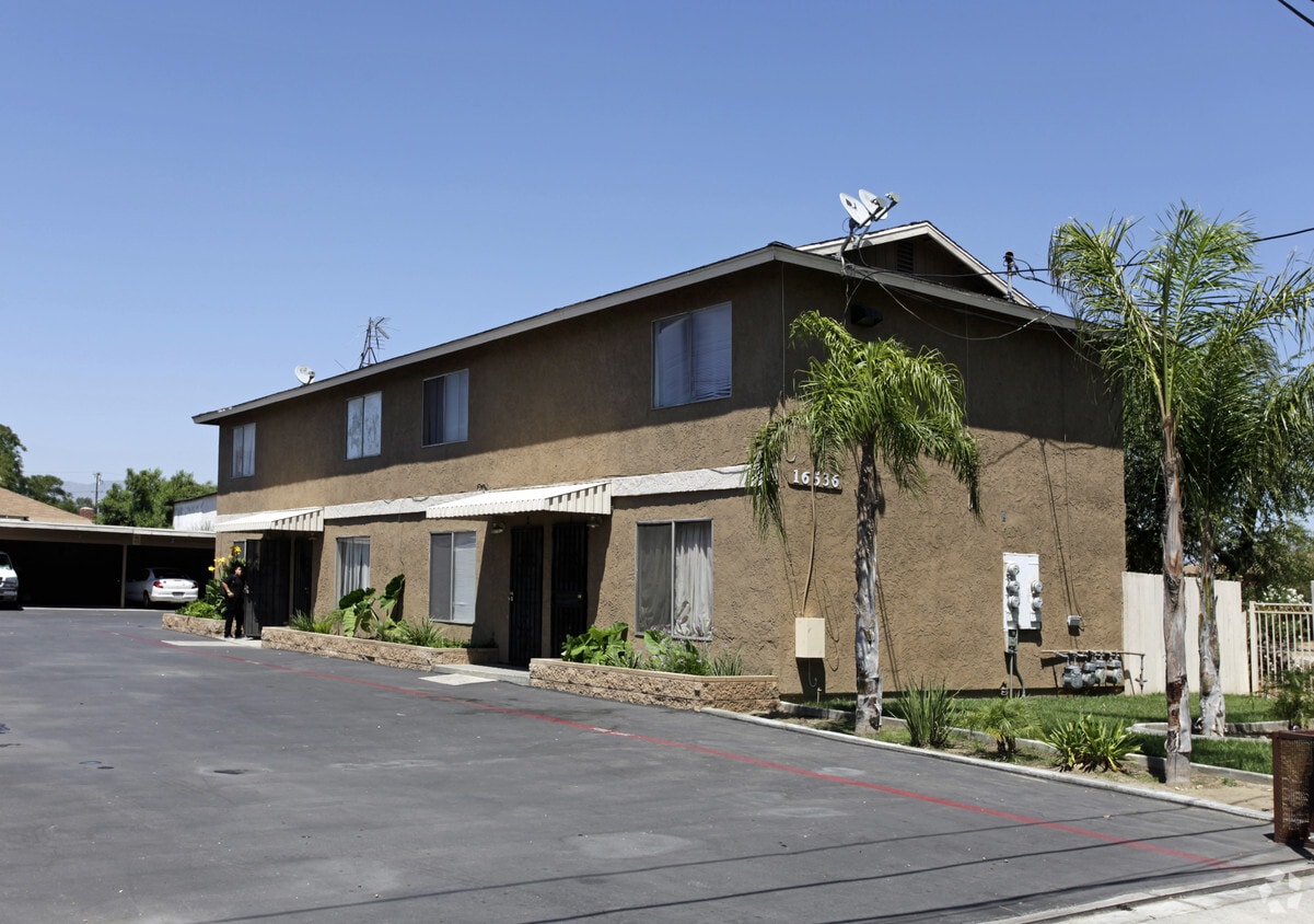 Building Photo - 16524-16536 Orange Way
