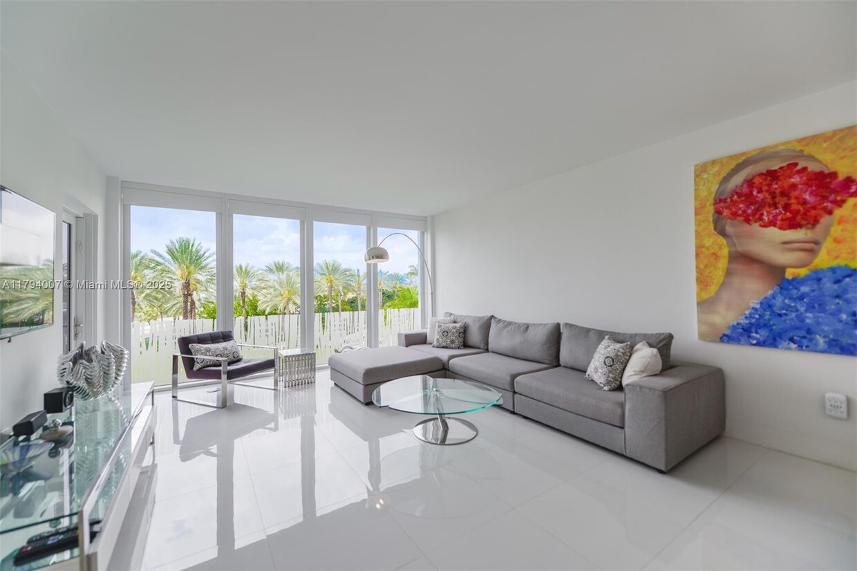 Foto principal - 10275 Collins Ave