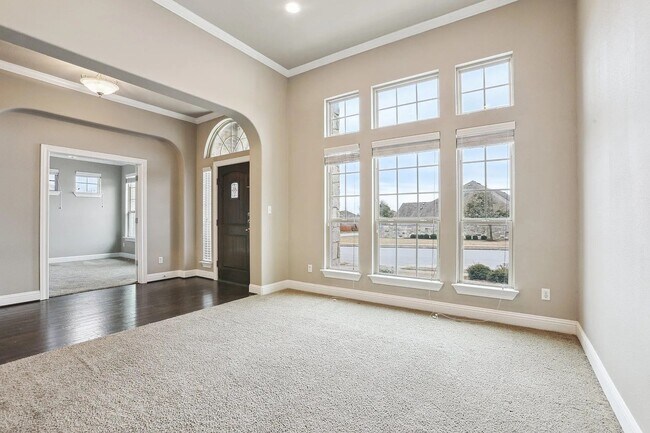 Building Photo - 8804 Vantage Point Dr