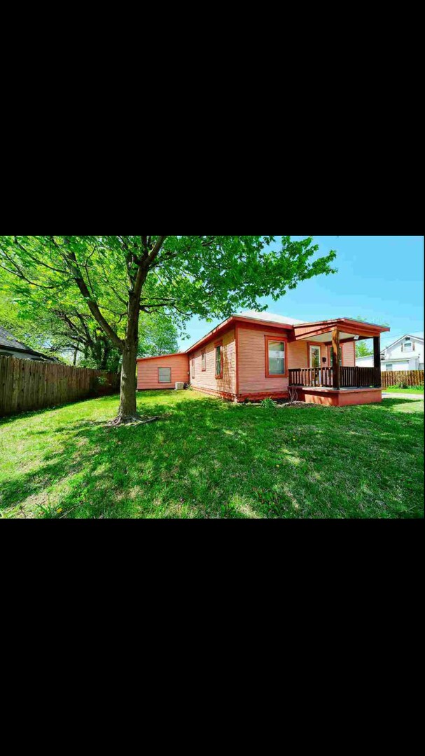 Building Photo - $995 - 3 bed 2 bath - Single Family Home