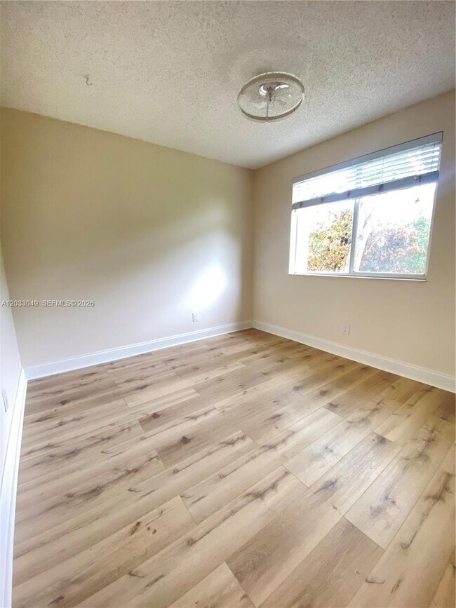 Foto del edificio - 759 NW 92nd Ave