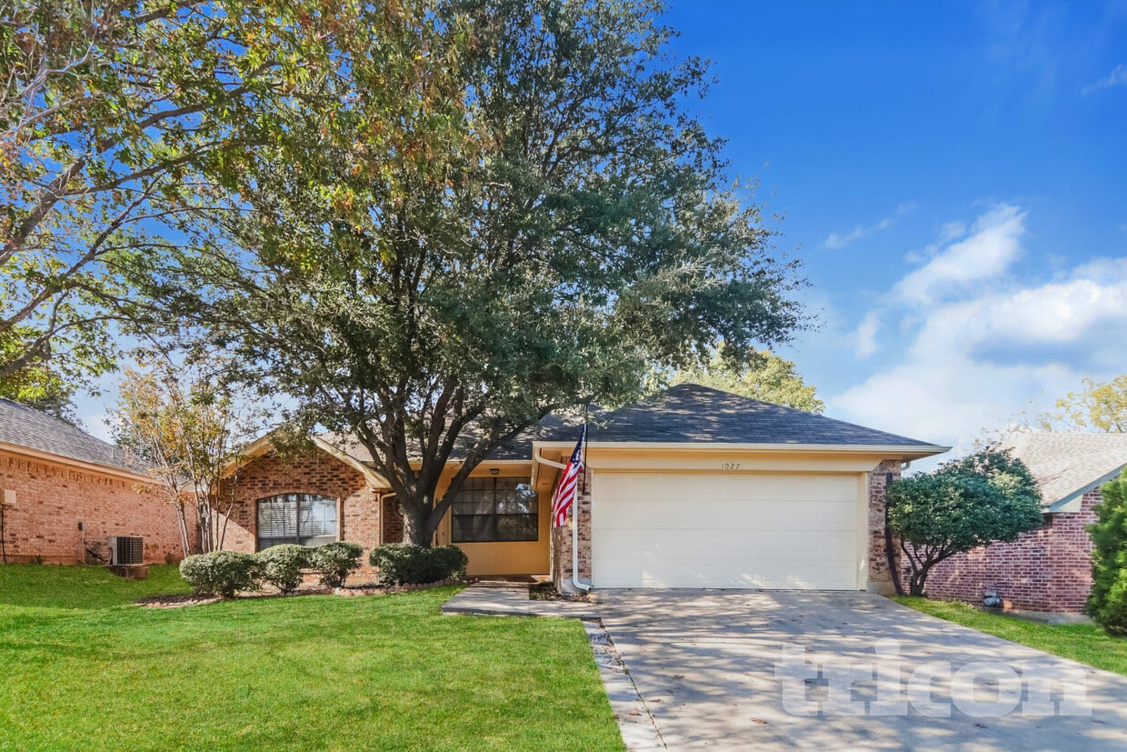 Primary Photo - 1027 Brittany Dr