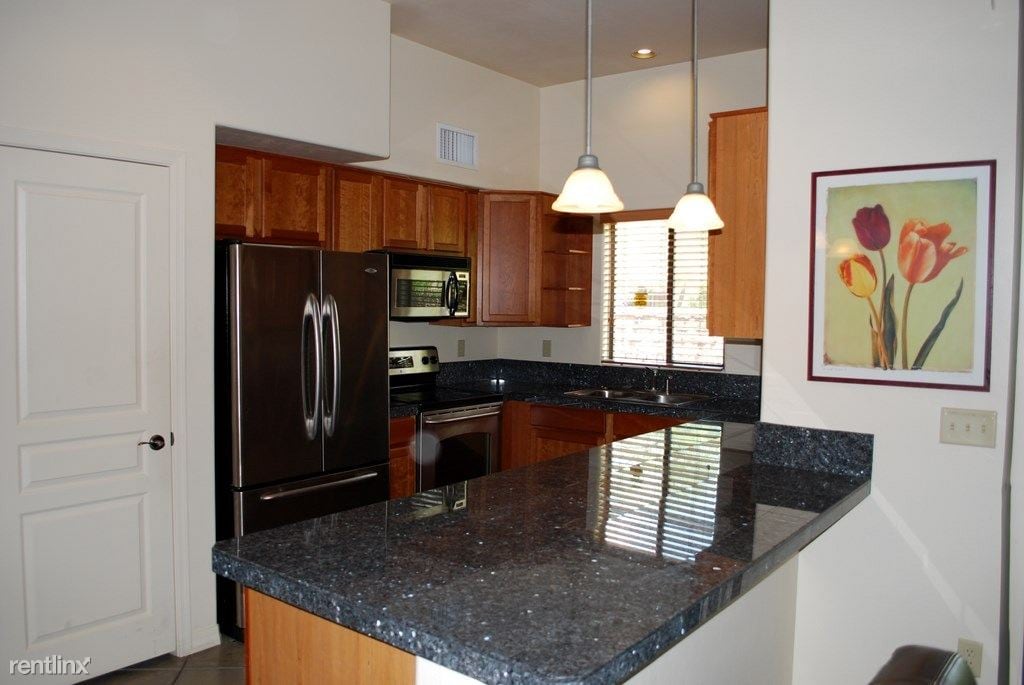 Primary Photo - 3074 N Presidio Park Pl