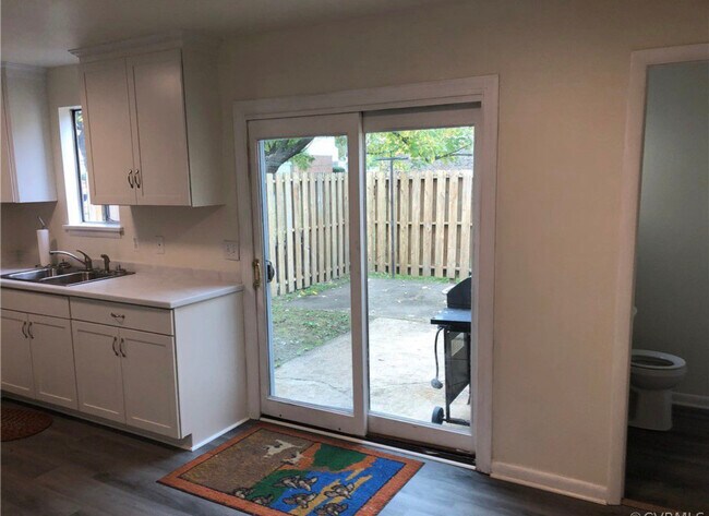 Building Photo - 1801 Beaver Rd